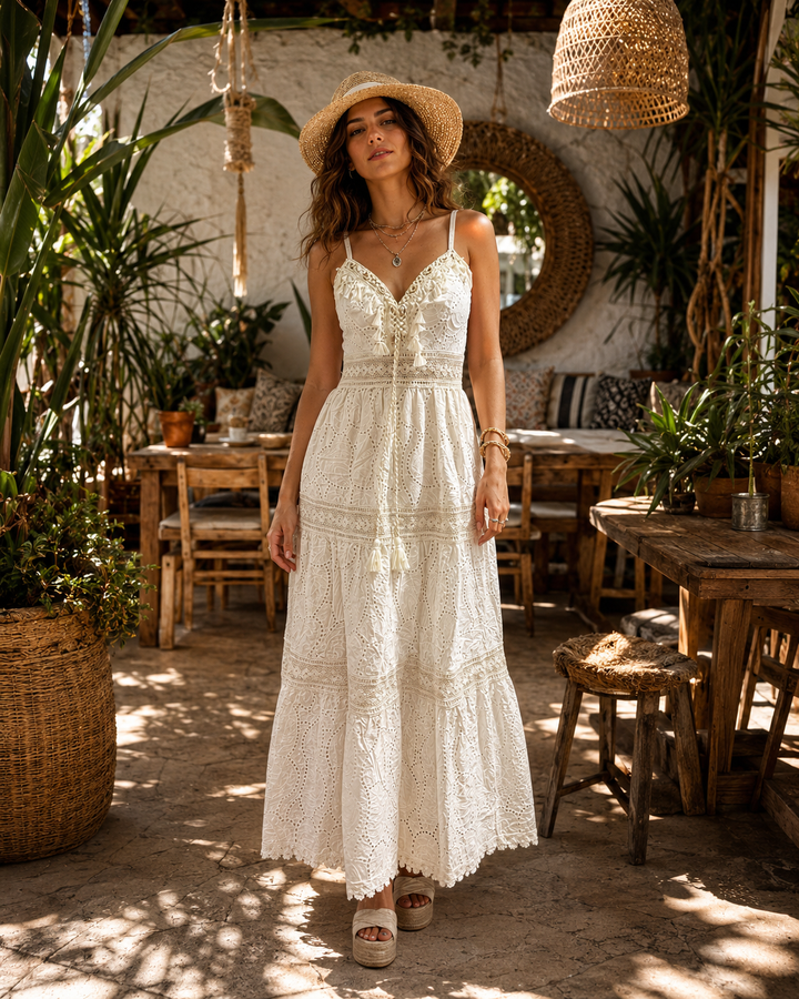 Güpür ve fisto detaylı elbise